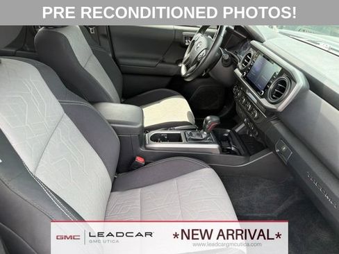 Used 2023 Toyota Tacoma TRD Off-Road w/ Black Out Package (TMS) AWD/4WD image 12