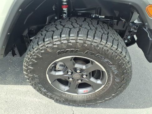 Used 2022 Jeep Gladiator Rubicon w/ LED Lighting Group AWD/4WD image 32