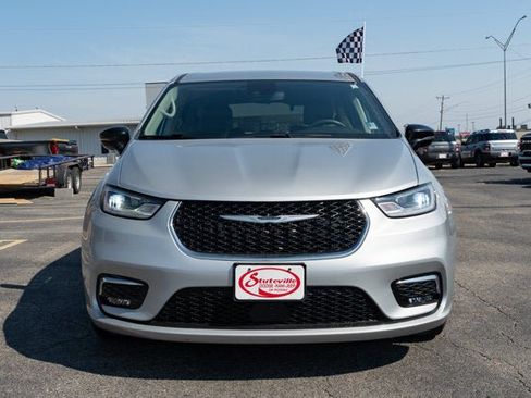 Certified 2024 Chrysler Pacifica Touring-L FWD image 8