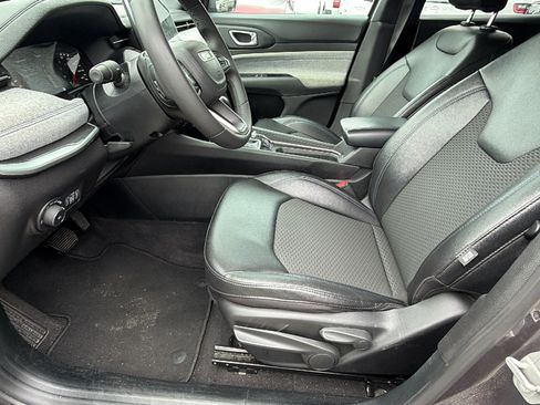 Used 2024 Jeep Compass Latitude AWD/4WD image 15