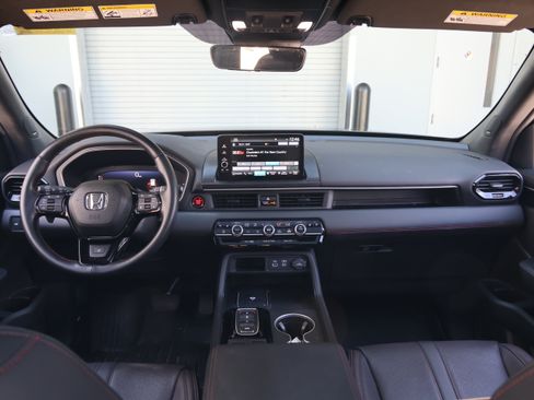 Used 2025 Honda Pilot Black Edition image 16