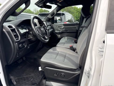 Used 2022 RAM 1500 Big Horn AWD/4WD image 3