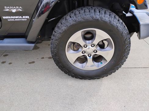 Used 2016 Jeep Wrangler Unlimited Sahara AWD/4WD image 24