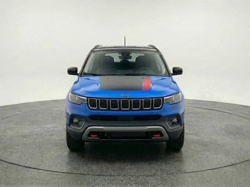 Used 2025 Jeep Compass Trailhawk image 2