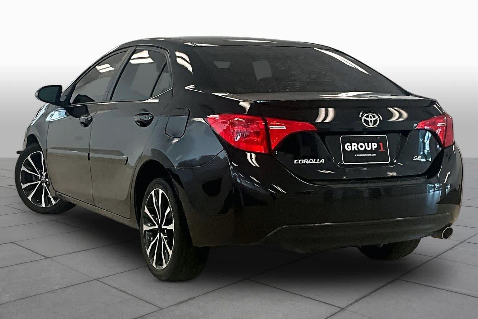 Used 2018 Toyota Corolla SE w/ Carpet Mat Package (TMS) FWD image 11