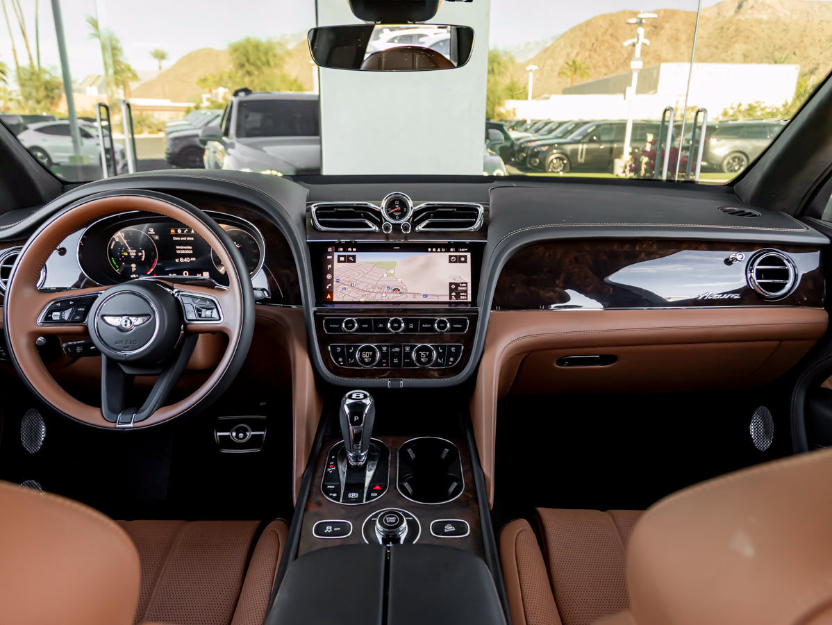 Used 2023 Bentley Bentayga Plug-In Hybrid AWD/4WD image 4