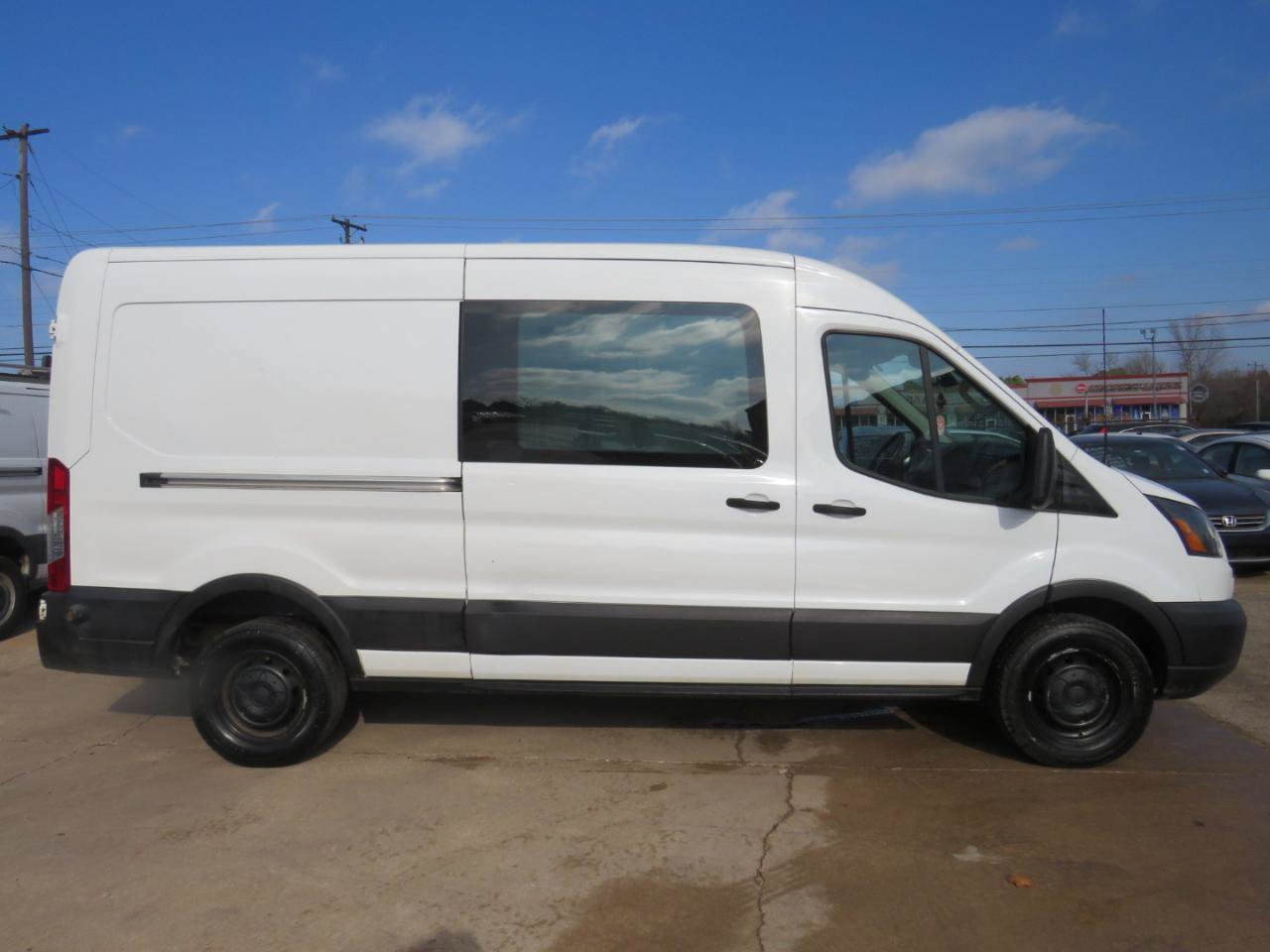 Used 2019 Ford Transit 250 148 Medium Roof RWD image 4