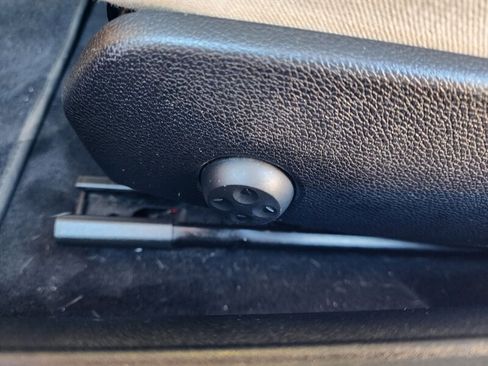 Used 2015 Mercedes-Benz SLK 250 w/ Premium Package image 35