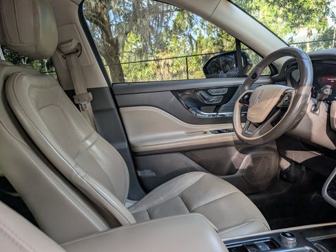 Used 2020 Lincoln Corsair FWD w/ Premium Package image 12