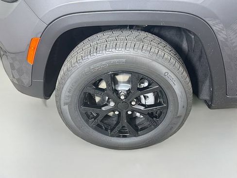 New 2025 Jeep Grand Cherokee Laredo image 31