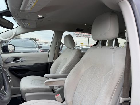 Used 2018 Chrysler Pacifica Touring Plus image 22