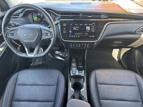 Used 2023 Chevrolet Bolt EUV Premier w/ Sun & Sound Package FWD image 9