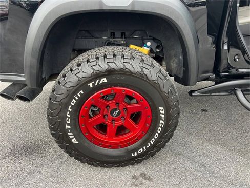 Used 2025 Chevrolet Colorado ZR2 w/ Technology Package image 30