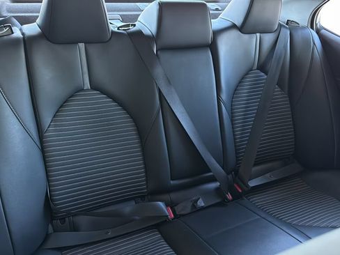 Used 2022 Toyota Camry SE FWD image 9