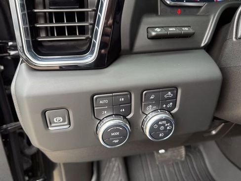 Used 2024 GMC Sierra 2500 Denali w/ Denali Reserve Package image 27