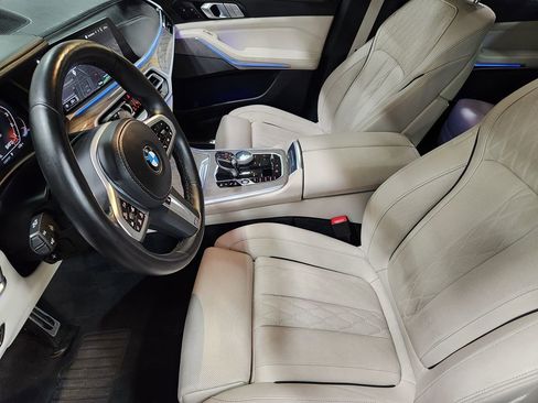 Used 2022 BMW X7 M50i w/ Dynamic Handling Package image 31