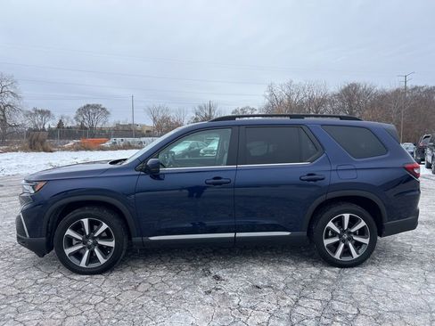 Used 2025 Honda Pilot Touring image 2