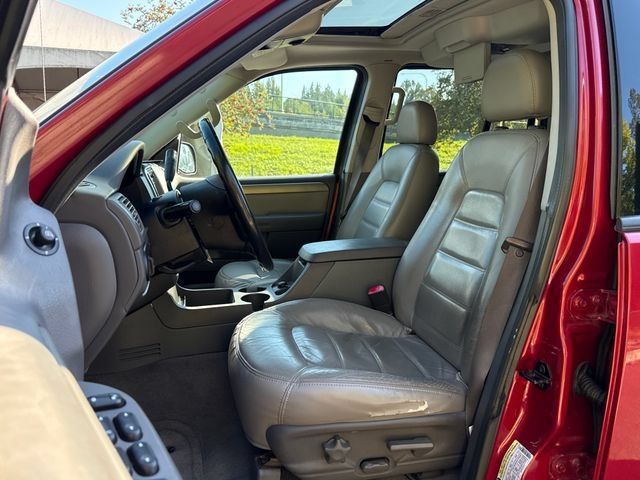 Used 2004 Ford Explorer XLT AWD/4WD image 18