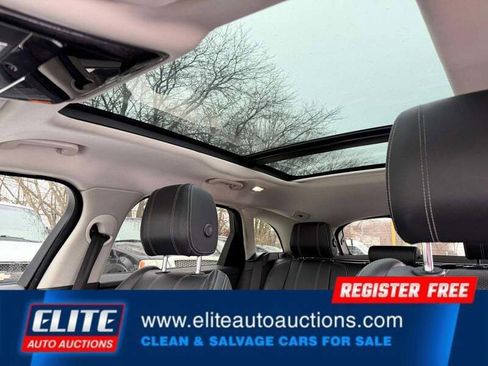 Used 2019 Land Rover Range Rover Velar S image 28