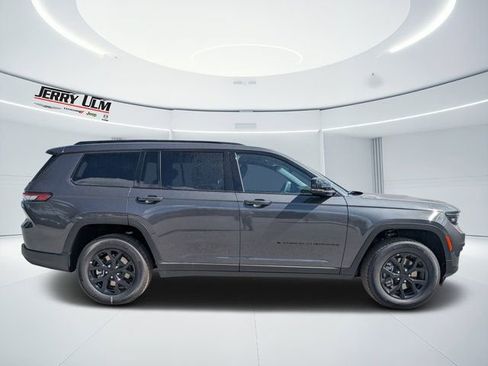 New 2025 Jeep Grand Cherokee L Altitude image 2