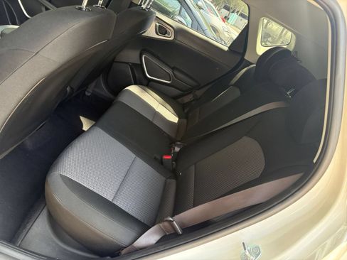 Used 2025 Kia Soul LX w/ LX Technology Package FWD image 22