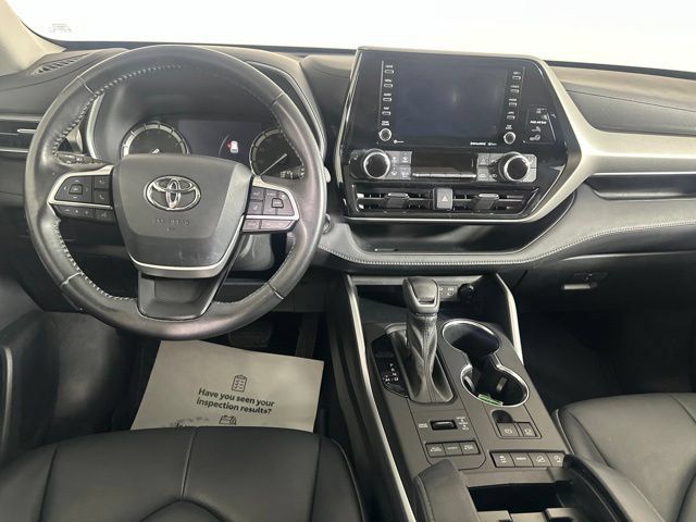 Used 2022 Toyota Highlander XLE AWD/4WD image 20