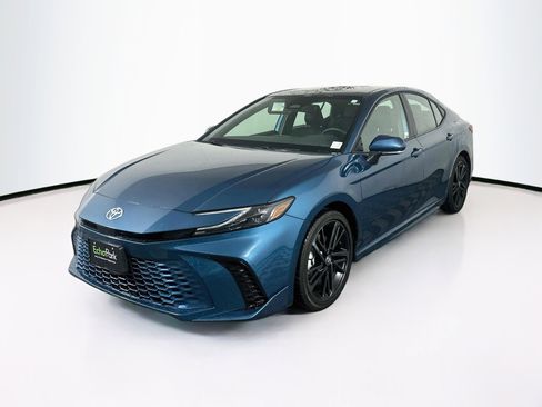 Used 2026 Toyota Camry XSE FWD image 3