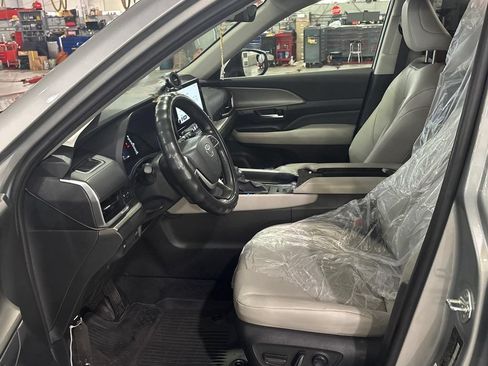 Used 2024 Toyota Grand Highlander AWD image 9