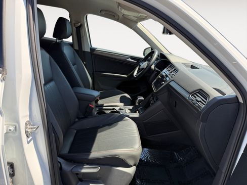 Used 2024 Volkswagen Tiguan SE AWD/4WD image 19