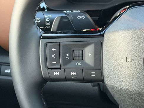 New 2026 Nissan Pathfinder Platinum AWD/4WD image 17