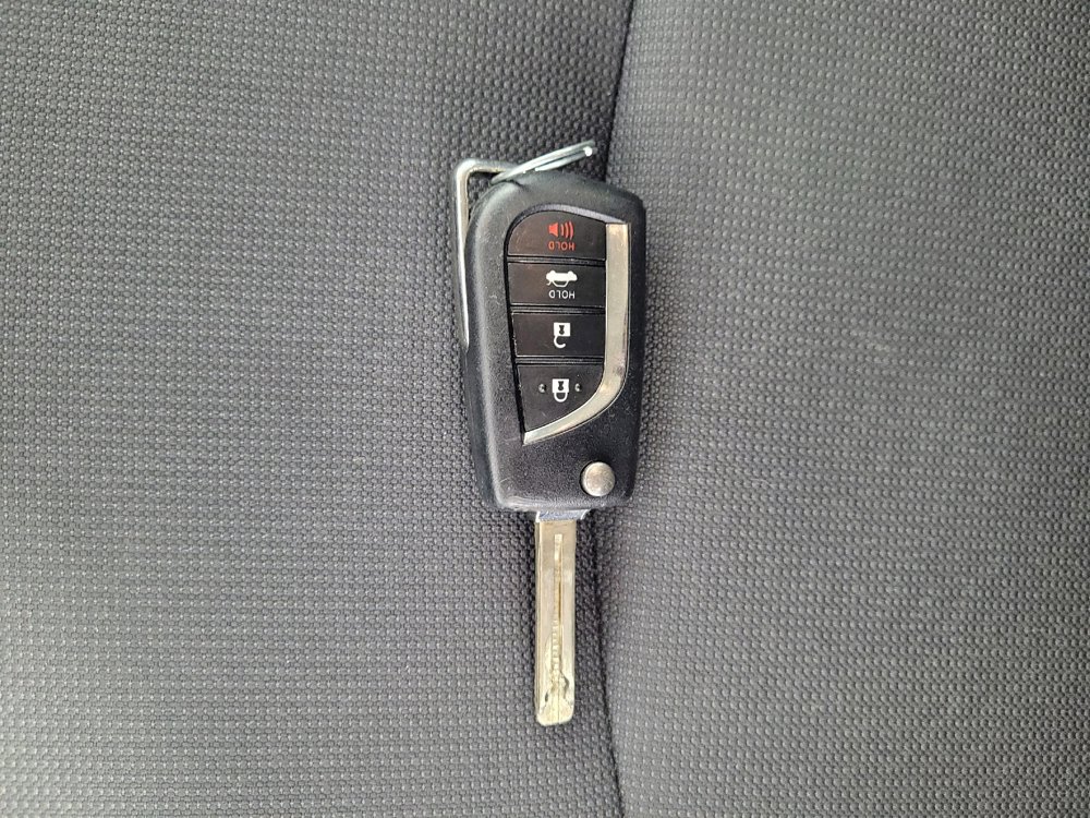 Used 2021 Toyota Corolla LE FWD image 32