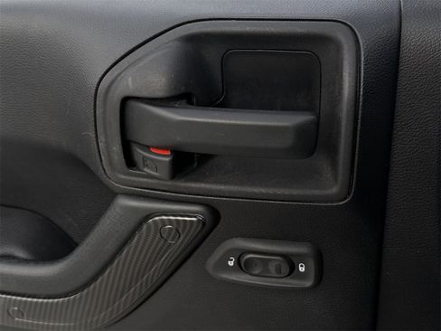 Used 2015 Jeep Wrangler Unlimited Sahara w/ Connectivity Group image 22