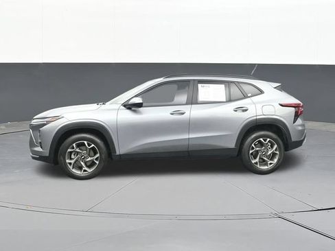 Used 2025 Chevrolet Trax LT w/ Driver Confidence Package FWD image 9