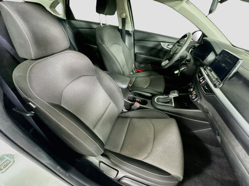 Used 2022 Kia Forte LXS FWD image 29