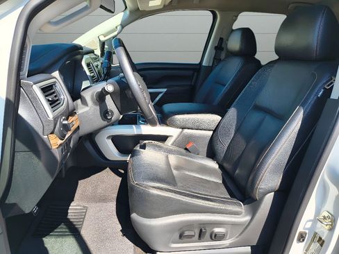 Used 2018 Nissan Titan SL w/ Chrome Package RWD image 14