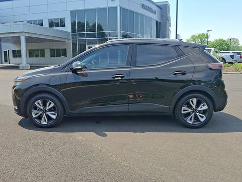 Used 2022 Chevrolet Bolt EUV LT w/ Convenience Package FWD image 4