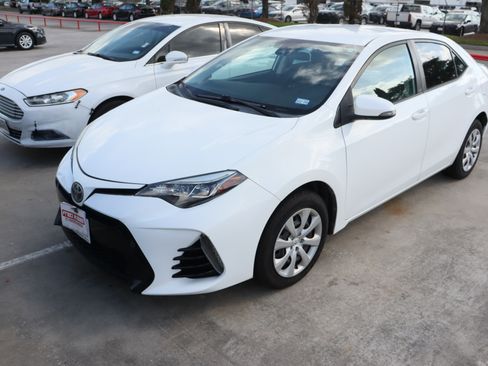 Used 2018 Toyota Corolla SE image 4
