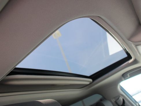 Used 2021 Toyota RAV4 XLE w/ Convenience Package FWD image 21