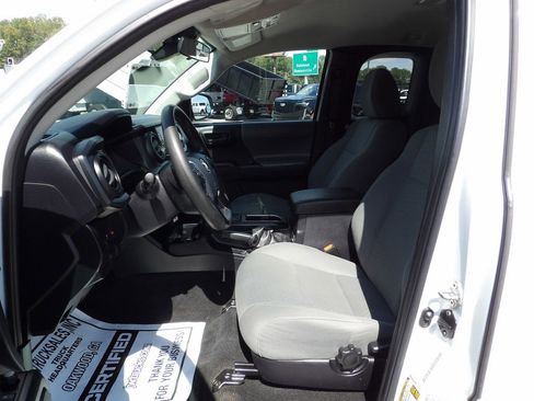 Used 2020 Toyota Tacoma SR image 17