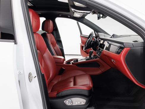 Used 2022 Porsche Macan GTS AWD/4WD image 39