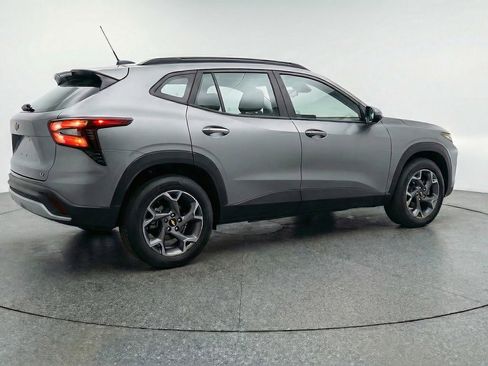 Used 2025 Chevrolet Trax LT image 7