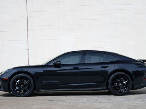 Used 2025 Porsche Panamera image 9