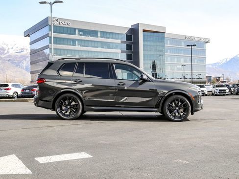 New 2026 BMW X7 M60i image 6