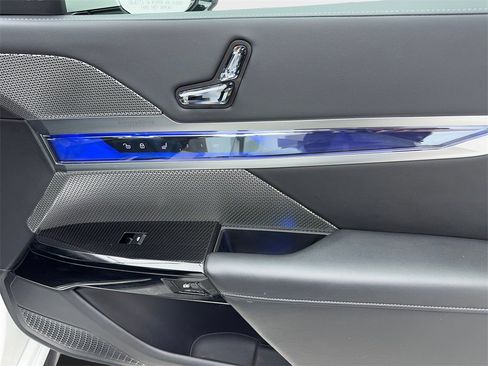 Used 2025 BMW 740i w/ Premium Package image 50