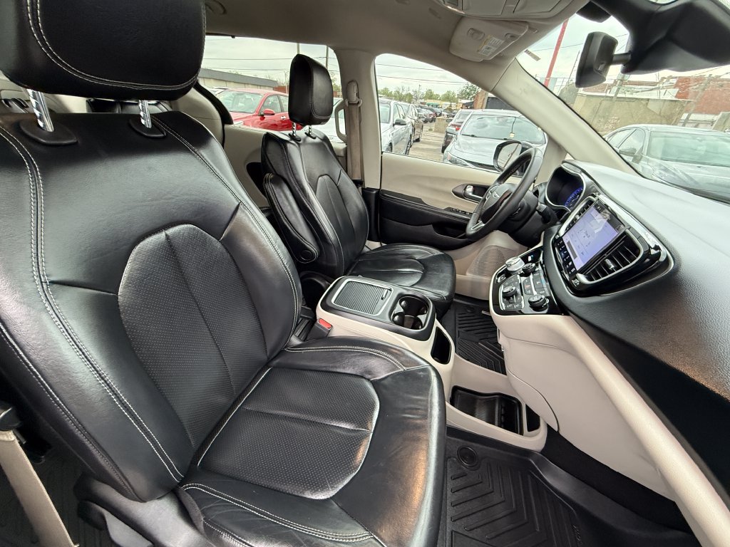 Used 2022 Chrysler Pacifica Touring-L FWD image 19