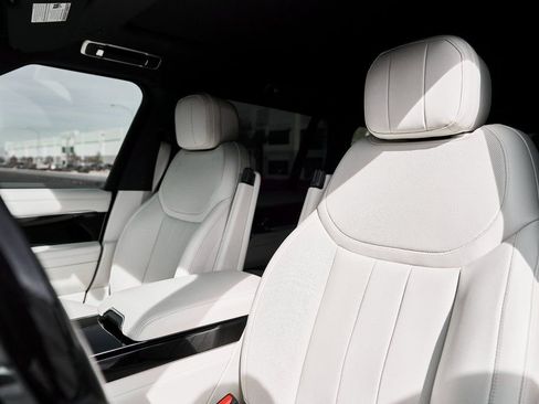 Used 2024 Land Rover Range Rover Long Wheelbase SE image 54