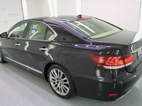 Used 2017 Lexus LS 460 w/ Comfort Package RWD image 6