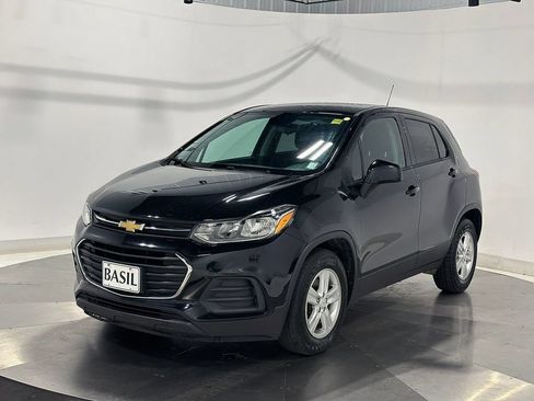 Used 2020 Chevrolet Trax LS w/ Tint and Cruise Package FWD image 8