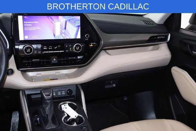 Used 2025 Toyota Highlander XLE AWD/4WD image 25