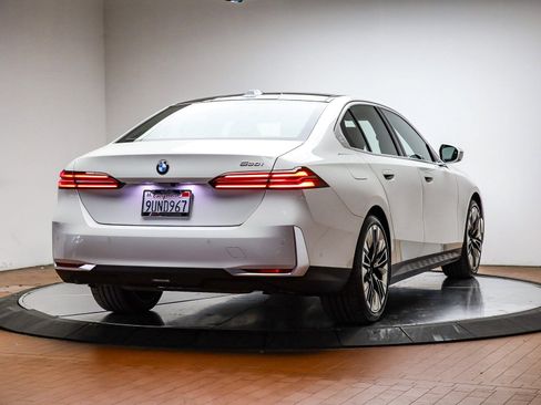 Used 2025 BMW 530i image 7